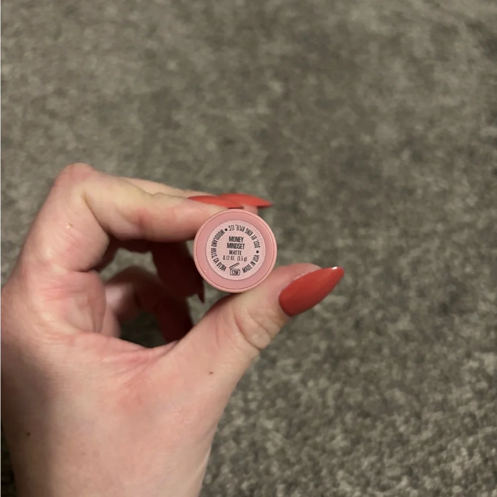 Kylie Cosmetics Matte Lipstick - Soft Pink - Picture 5 of 6